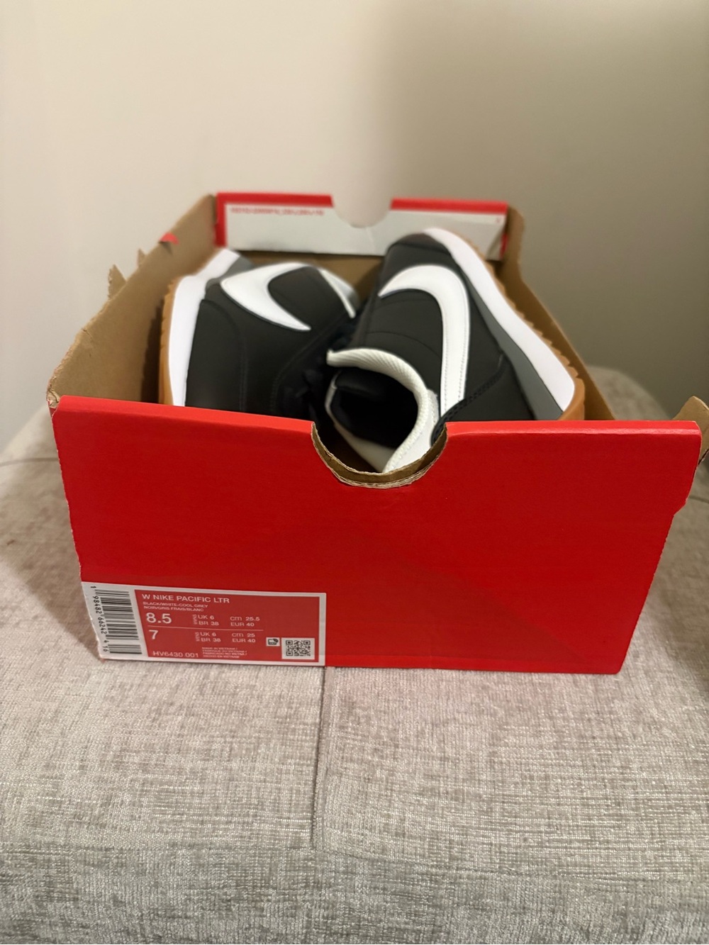 Nike women size 8.5 Black White Gum W NIKE PACIFIC LTR Runner Sneakers - Picture 3 of 6